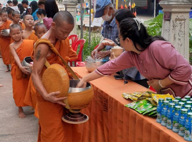 กิจกรรมทำบุญตักบาตรสามเณรผู้บรรพชาในพิธีบรรพชาเฉลิมพระเกียรติสมเด็จพระกนิษฐาธิราชเจ้า กรมสมเด็จพระเทพรัตนราชสุดาฯ สยามบรมราชกุมารี เนื่องในวันคล้ายวันพระราชสมภพ 2 เมษายน 2566 ... พารามิเตอร์รูปภาพ 7