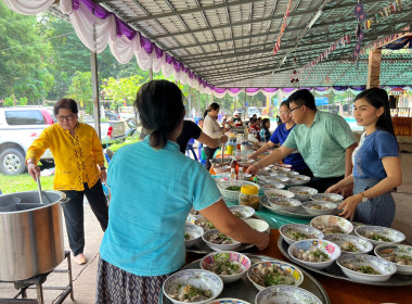 ทำบุญถวายภัตตาหารเพล(ก๋วยเตี๋ยว และน้ำแข็งใส) ... พารามิเตอร์รูปภาพ 14