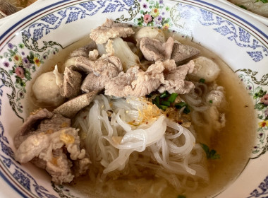 ทำบุญถวายภัตตาหารเพล(ก๋วยเตี๋ยว และน้ำแข็งใส) ... พารามิเตอร์รูปภาพ 16