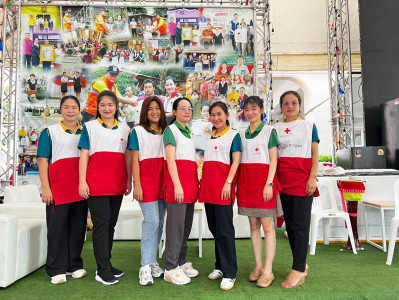 บุคลากรสสจ.นพ.ปฏิบัติงานเวรร้านมัจฉากาชาดในงานประเพณีไหลเรือไฟ ... พารามิเตอร์รูปภาพ 1