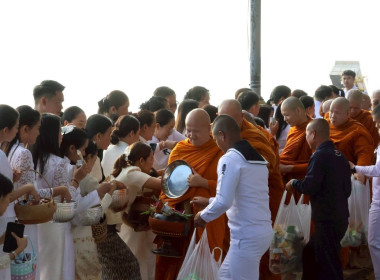 พิธีเจริญพระพุทธมนต์ และทำบุญตักบาตรถวายพระราชกุศล ... พารามิเตอร์รูปภาพ 5