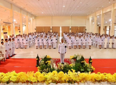 พิธีวางพุ่มดอกไม้ถวายบังคมเบื้องหน้าพระบรมฉายาลักษณ์ ... พารามิเตอร์รูปภาพ 2